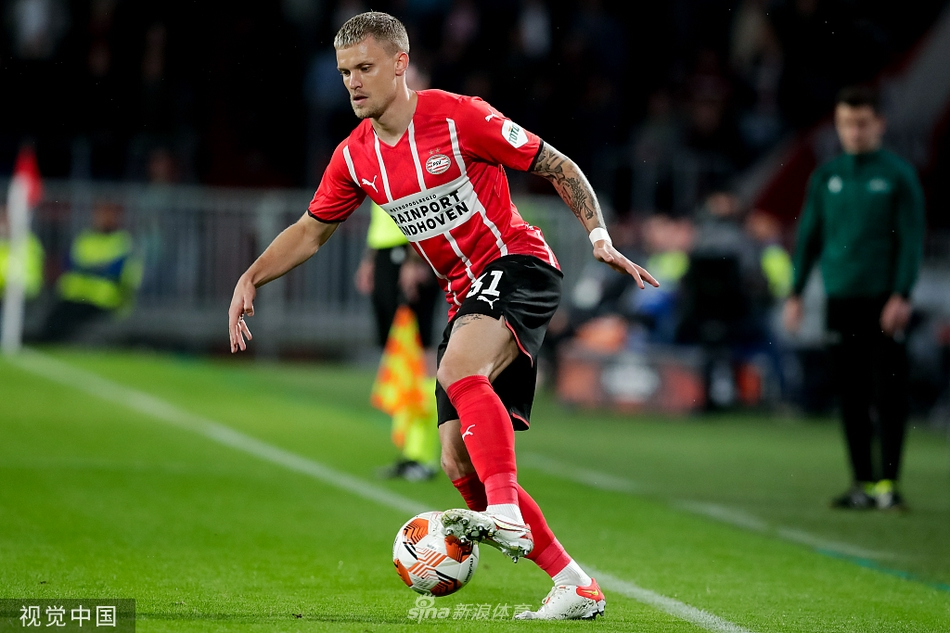 包含埃因霍温集结日再遭质疑；志在欧联名次提升；话题不断；资深球员宣示担当的词条